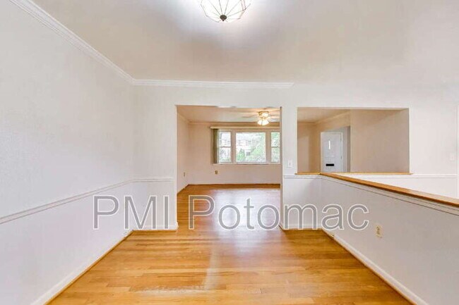 Building Photo - 3510 Marlbrough Way