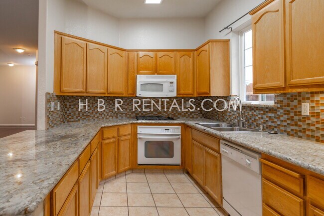 Building Photo - 1582 Peony Dr