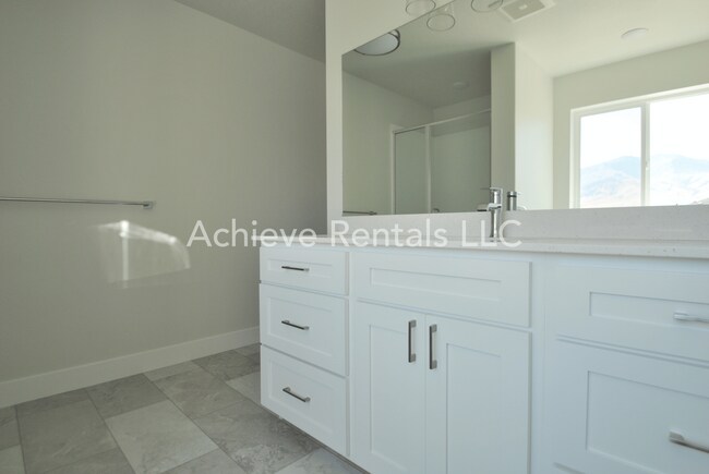Building Photo - 674 S 85 E