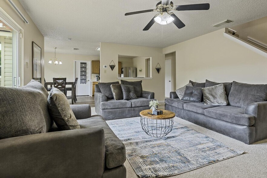 Building Photo - Charming 5-Bedroom Home in a Prime San Antonio Location!
