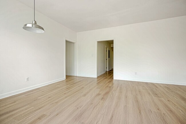 Building Photo - 505 N Greensboro St