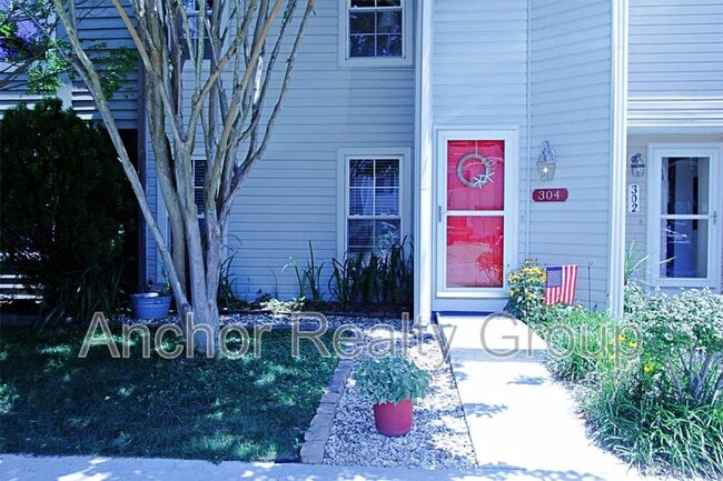 Building Photo - 304 Falling Ln