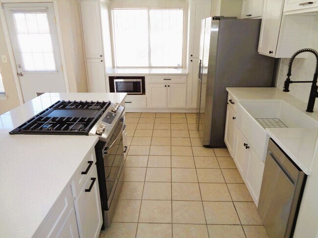 Building Photo - Exquisite Single Level Upper Valley Home With Refrigerated Air Located In Quiet Neighborhood