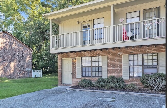 Building Photo - 102 Kimeran Ln