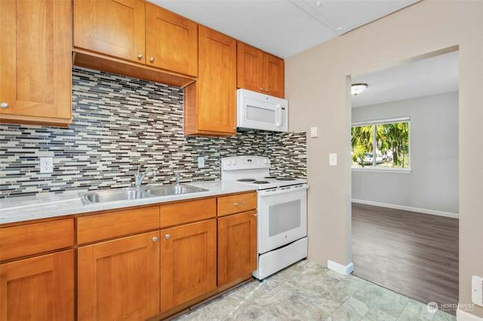 Building Photo - 1506-1506 110th St S