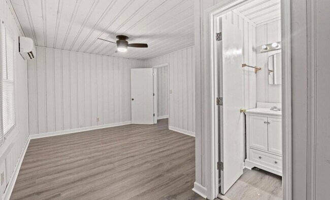 Building Photo - 405 12th Ave S