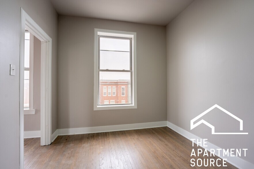Building Photo - 3237 W Armitage Ave