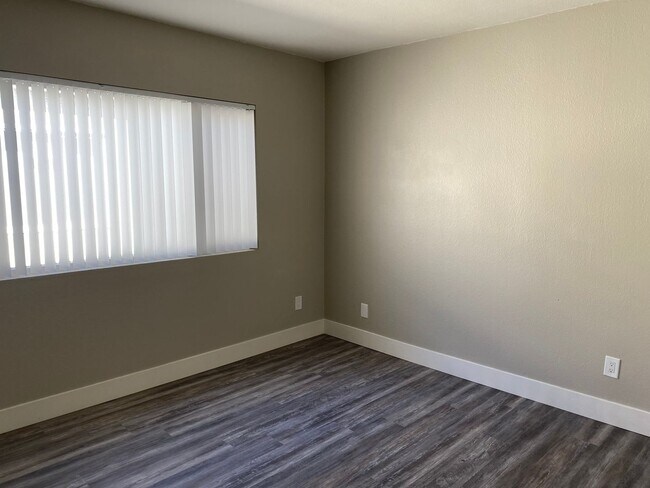 Building Photo - Large Two Story Renovated Townhouse Apartment in South Chula Vista