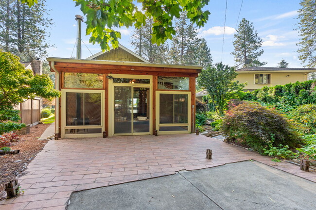 Building Photo - 10181 N Fairway Dr