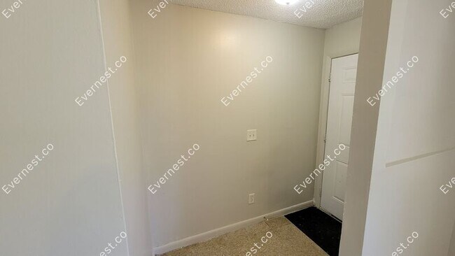 Building Photo - 3058 St Paul Dr