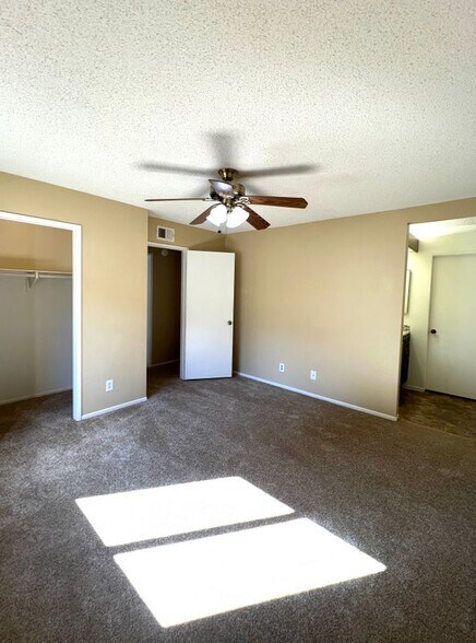 Building Photo - 27949 Tyler Ln