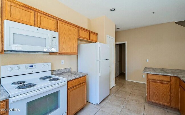 Building Photo - 1330 S Aaron