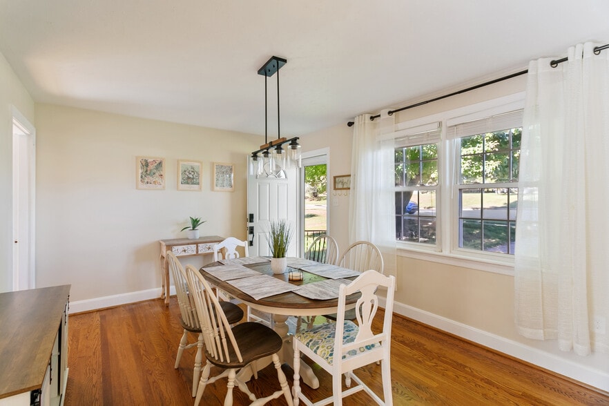 Dining room - 1339 Saint Cloud Ave