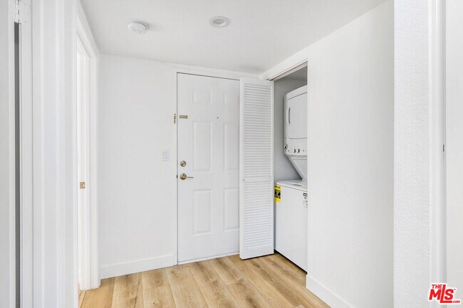 Building Photo - 9800 Vidor Dr