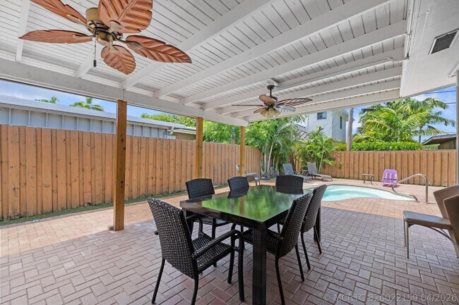 Building Photo - 3211 Seaward Dr