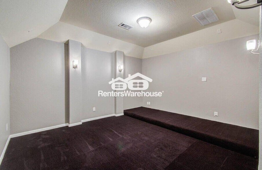 Building Photo - 17622 Quiet Shores Dr