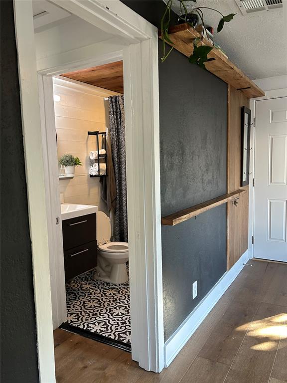 Building Photo - 613 Brentwood St