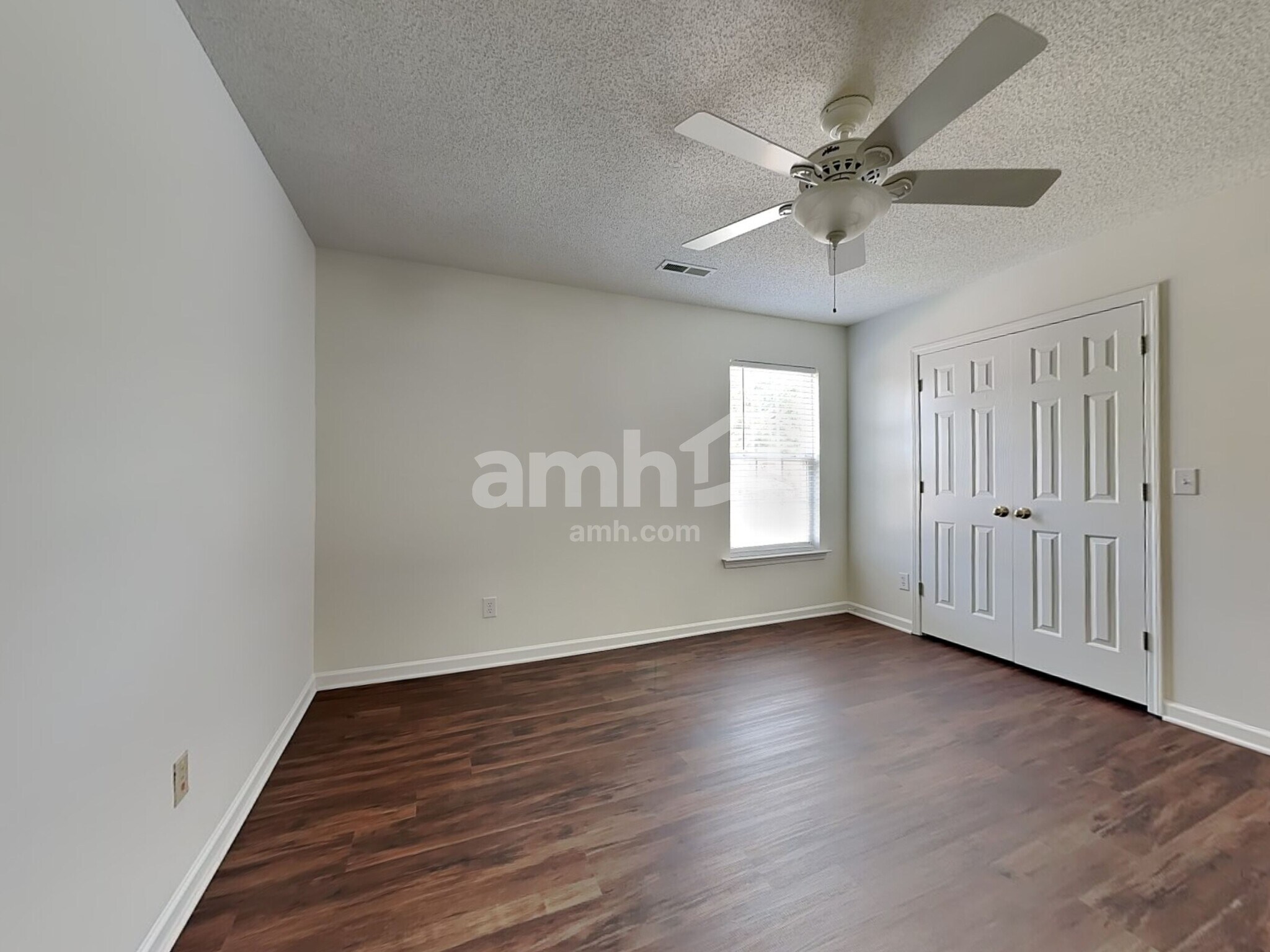 Building Photo - 6016 Glen Way Dr