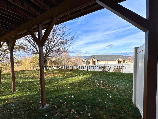 Building Photo - Amazing Draper Townhome with Mountain Views!