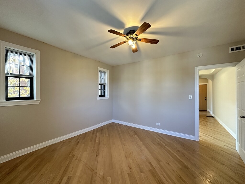 Building Photo - 901 Green Bay Rd