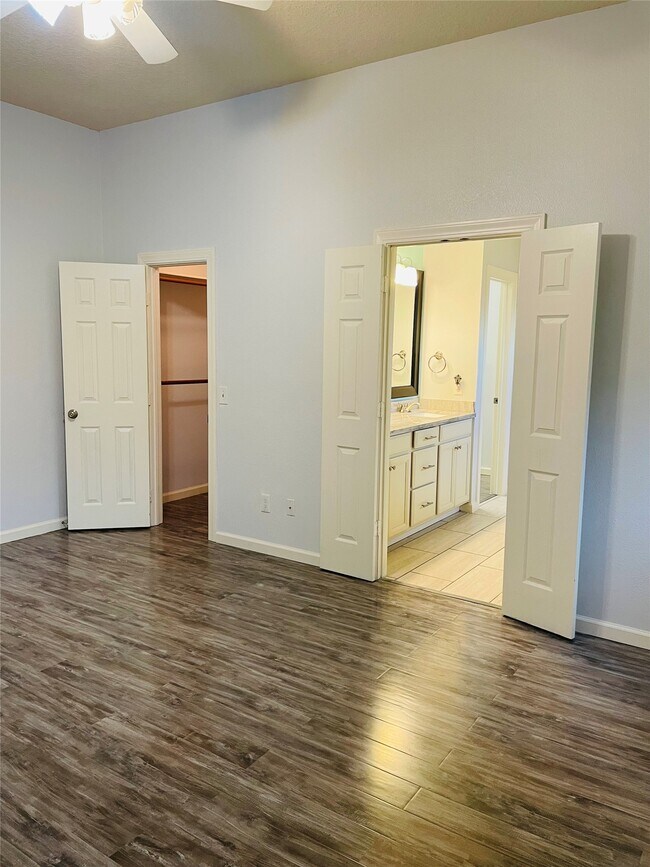Building Photo - 20910 Medallion Pointe Dr