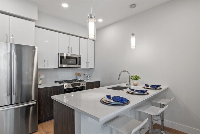 Building Photo - 124 Highland Ave