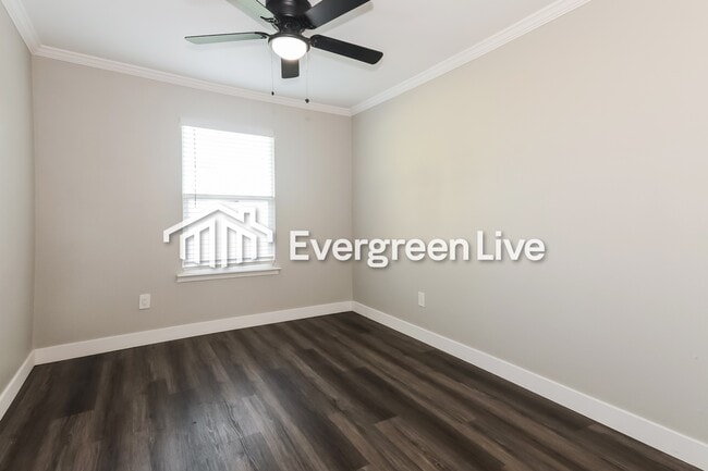 Building Photo - 1501 Shady Ln