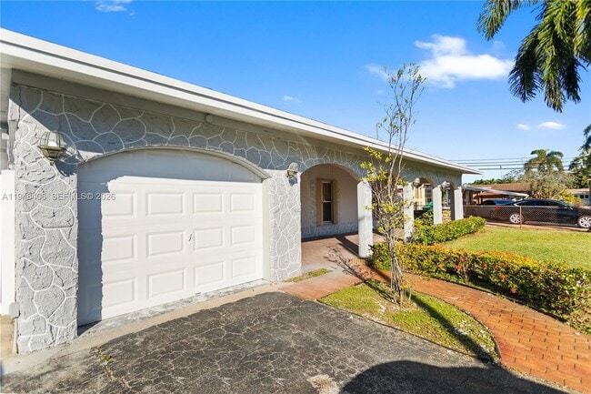 Building Photo - 3521 NW 18th Pl