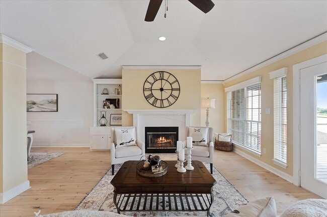 Building Photo - 225 Capetown Way