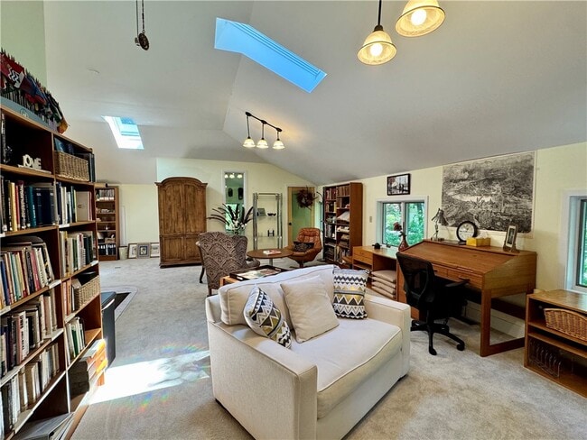 Building Photo - 333 Colebrook Dr