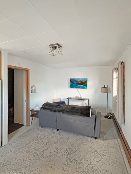 Building Photo - 208 2nd St S