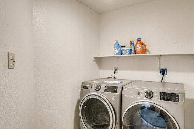 Building Photo - BEAUTIFUL HOME  |  OPEN CONCEPT  |  3 LIVING AREAS  |  FURNISHED OPTION  |  NEAR SCHOOLS & SHOPPING