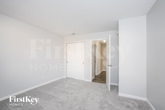 Building Photo - 10913 Miller Dr