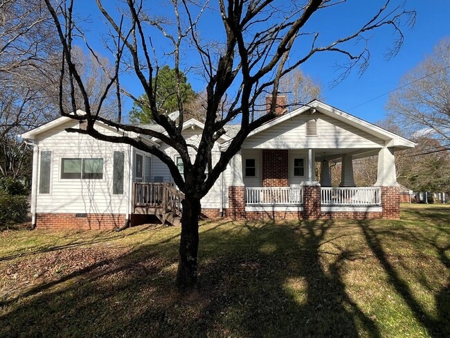 Building Photo - Charming 2-bedroom, 1-bathroom house