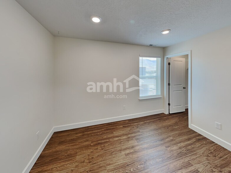 Building Photo - 2357 E Tumbleweed Rd