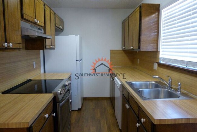 Building Photo - Super cute 2 bedrooms 1 bath apartment.
