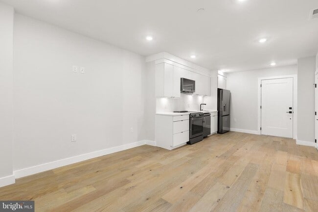 Building Photo - 1208 M St NW