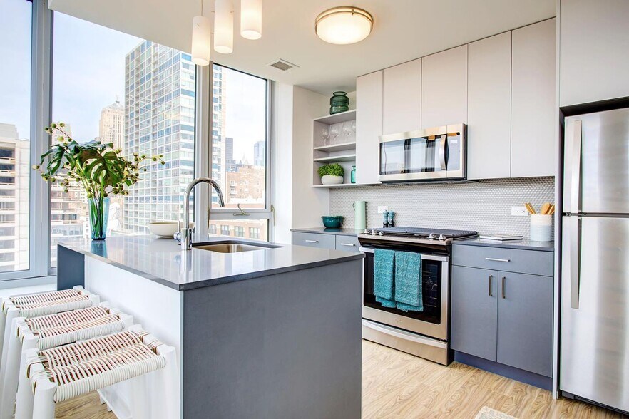 Building Photo - 611 S Wells St