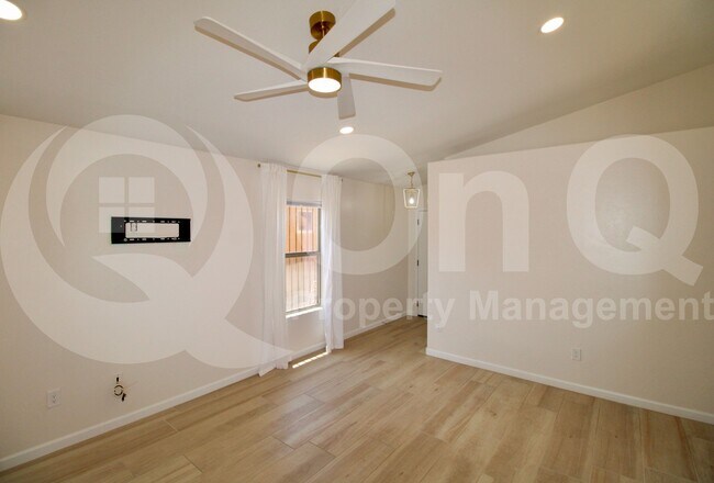 Building Photo - 2353 E Calle Sierra Del Manantial
