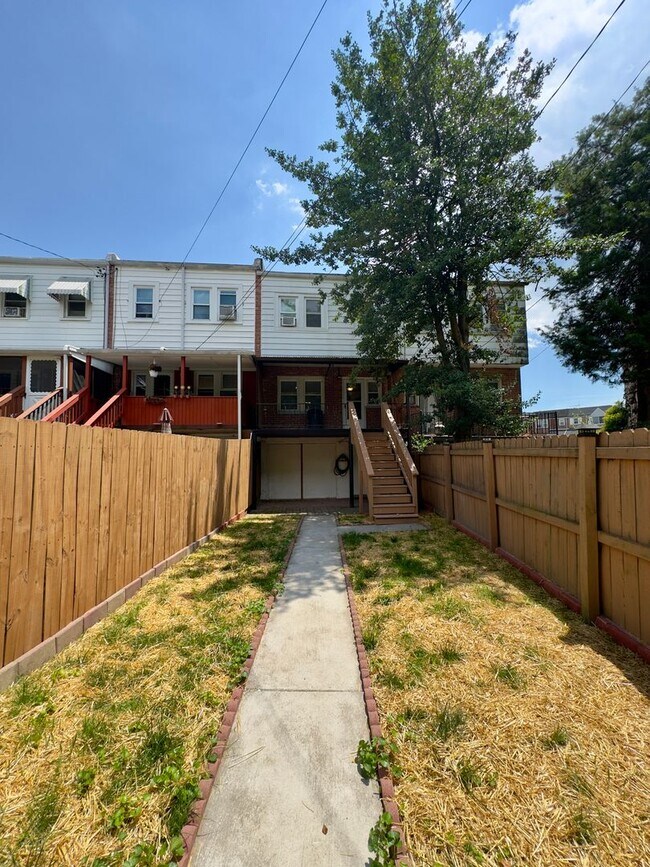 Building Photo - Charming 3 Bedroom/2 Bathroom Townhome in Essex, Baltimore, MD!