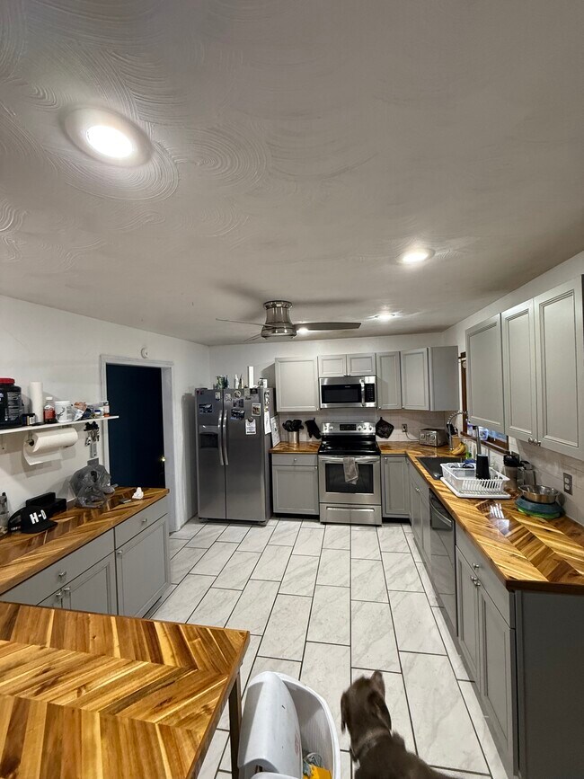 Building Photo - 10 Griffith St