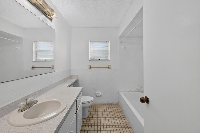 Building Photo - 6243 Florida Ave