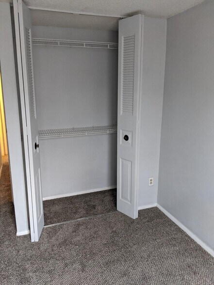 Building Photo - 8236 Knights Bridge Rd