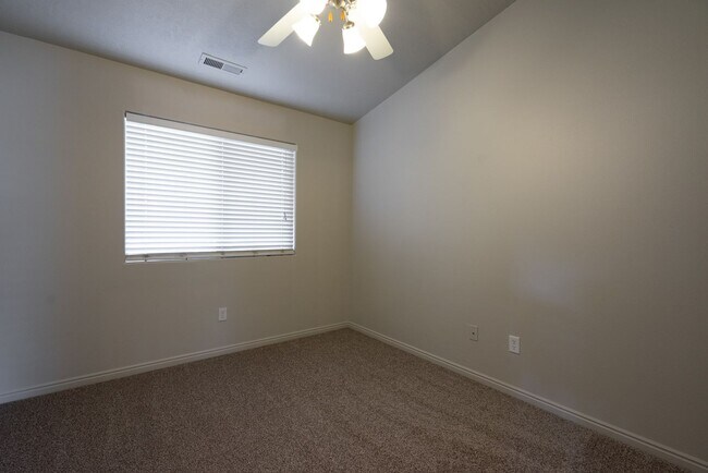 Building Photo - Beautiful 3 Bedroom Home Near Snow Canyon Parkway