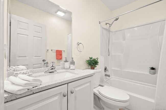 Building Photo - 143 Kneen St