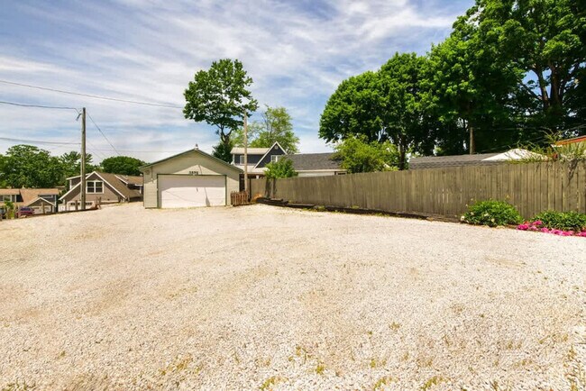 Building Photo - 3576 Portage Point Blvd