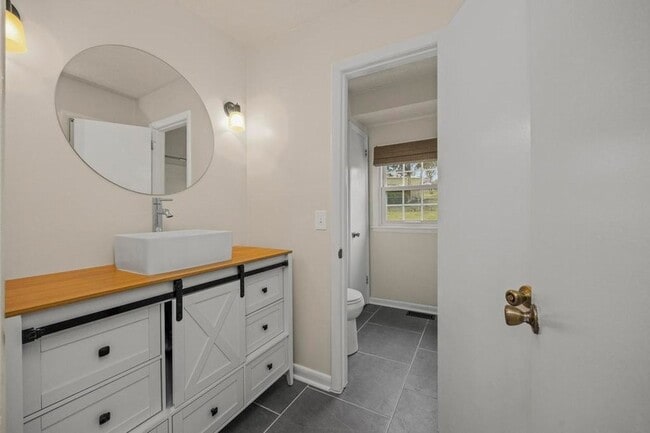 Building Photo - 703 Lucien Dr