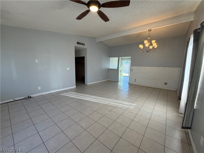 Building Photo - 5971 Vía Capri Dr