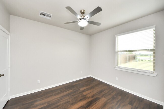 Building Photo - 9762 Soto St