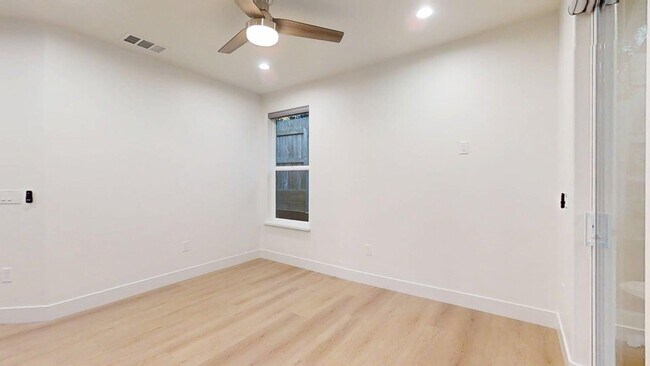 Building Photo - 8404 Ascolano Ave